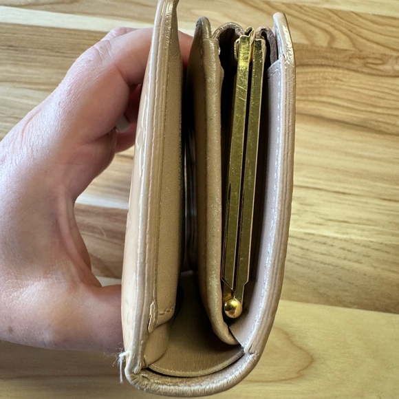 Louis Vuitton Vernis French Purse Beige Wallet with Dust Bag - Picture 13 of 15